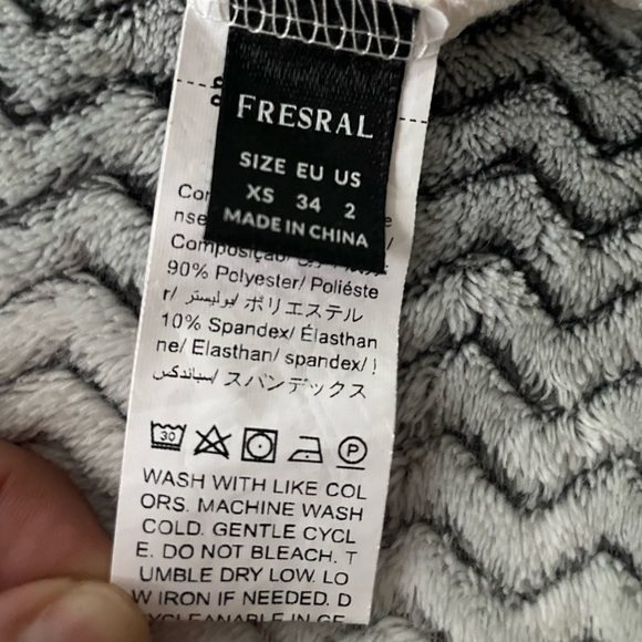 Loved, Fresral Women’s Cropped Ribbed Cream & Floral Print Tank Top Size XS - Picture 4 of 6